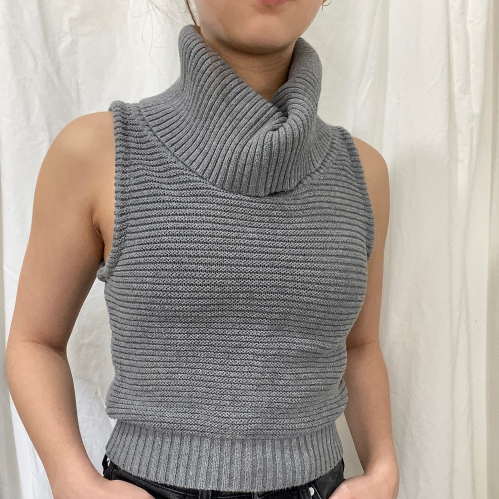 Grey knitted top:))